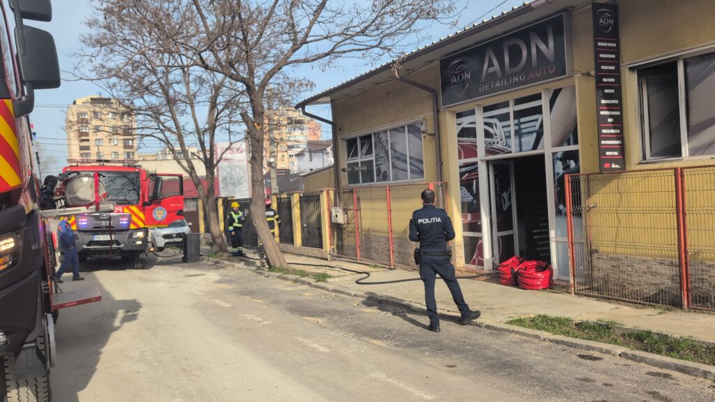 FOTO VIDEO Pericol! Un atelier auto din Constanța s-a inundat cu fum UPDATE 3 FOTO VIDEO Pericol! Un atelier auto din Constanța s-a inundat cu fum UPDATE e631b4de be5e 41c4 98e2 506c94016eb4