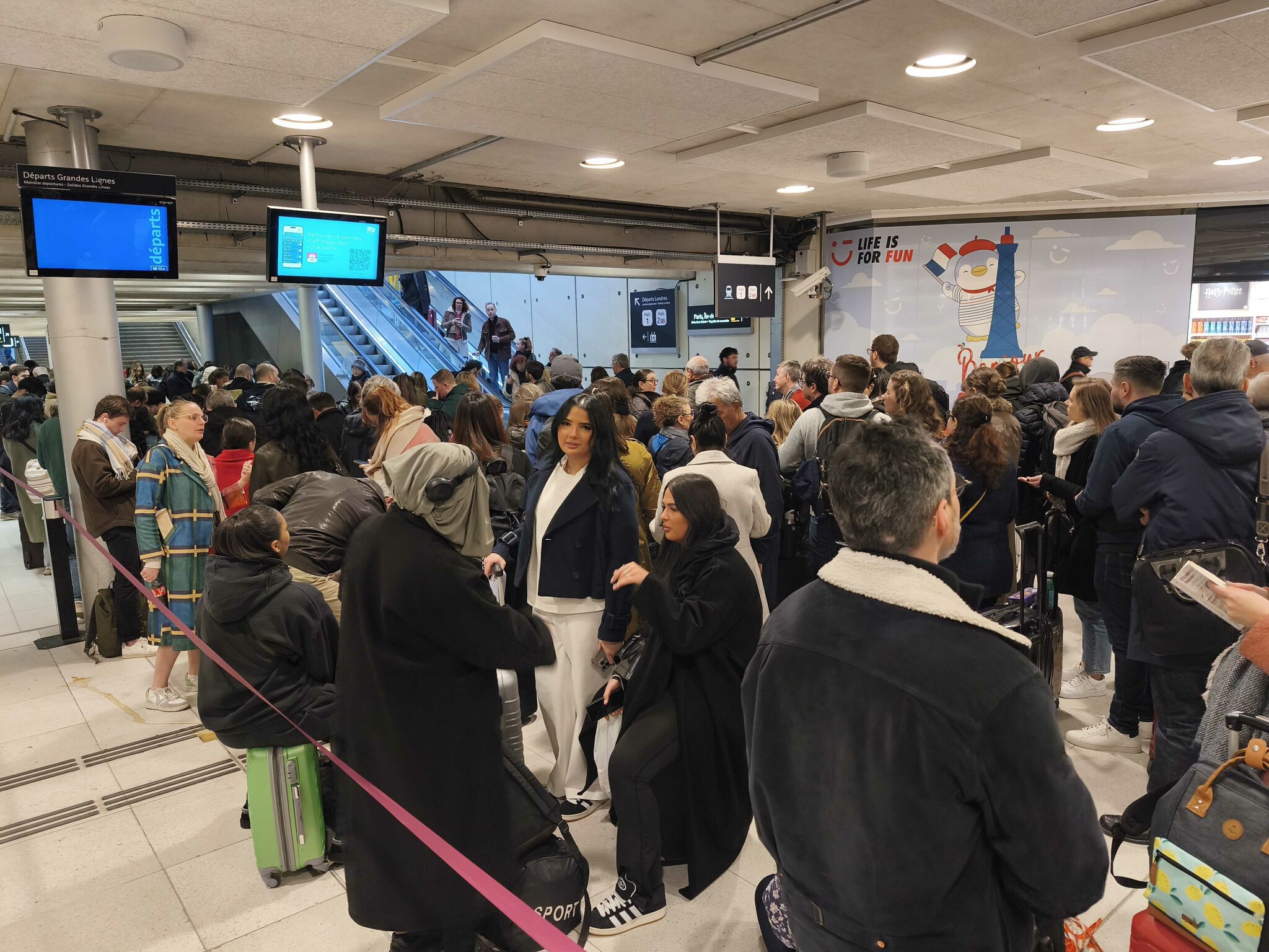 VIDEO Trafic feroviar oprit în Gara de Nord din Paris, după descoperirea unei bombe din Al Doilea Război Mondial gara paris