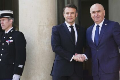 Ilie Bolojan a fost primit de Emmanuel Macron la Paris/ Președintele interimar participă la reuniunea „Coaliției Voluntarilor” ilie bolojan a fost primit de emmanuel macron la paris presedintele interimar participa la reuniunea coalitiei voluntarilor 960597