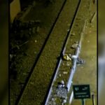 Un bărbat beat a supraviețuit miraculos după ce a fost lovit de tren / A adormit pe marginea șinelor și nu a simțit trenul venind lima tren