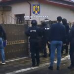 Percheziții în comuna Crucea/ 4 bărbați sunt bănuiți pentru săvârșirea mai multor infracțiuni perchezitii acc