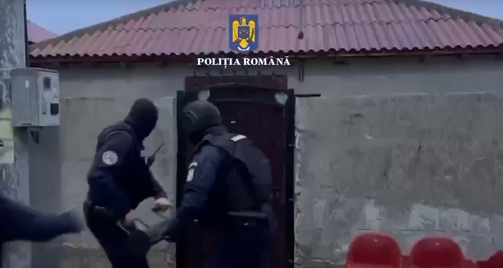 OFICIAL de la Poliția Română despre perchezițiile de la Constanța: suspectul va fi audiat la Timișoara/ Legături cu jaful de 9,4 milioane de lei de la Poșta Română perchezitii acc 2