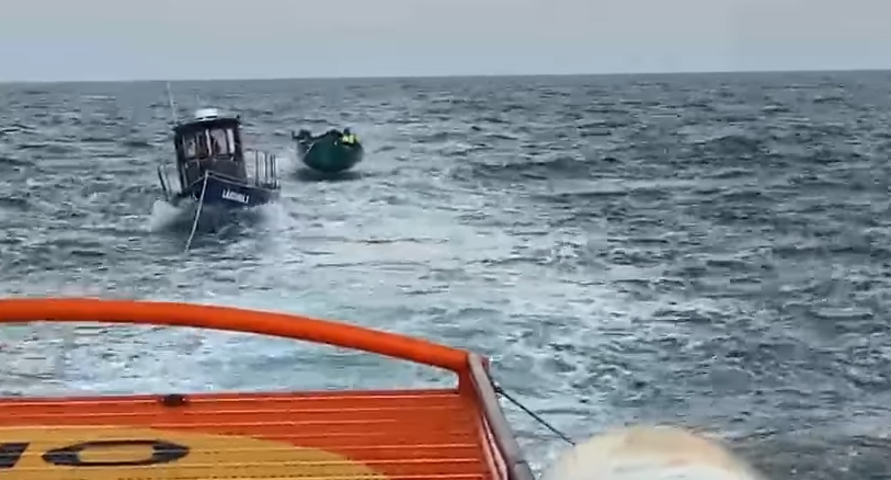 VIDEO ARSVOM a salvat trei pescari în derivă lângă Sulina pescari