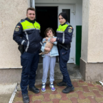 Polițiștii constănțeni au făcut fericită o fetiță din Hârșova care și-a pierdut pisica pisica fetita harsova