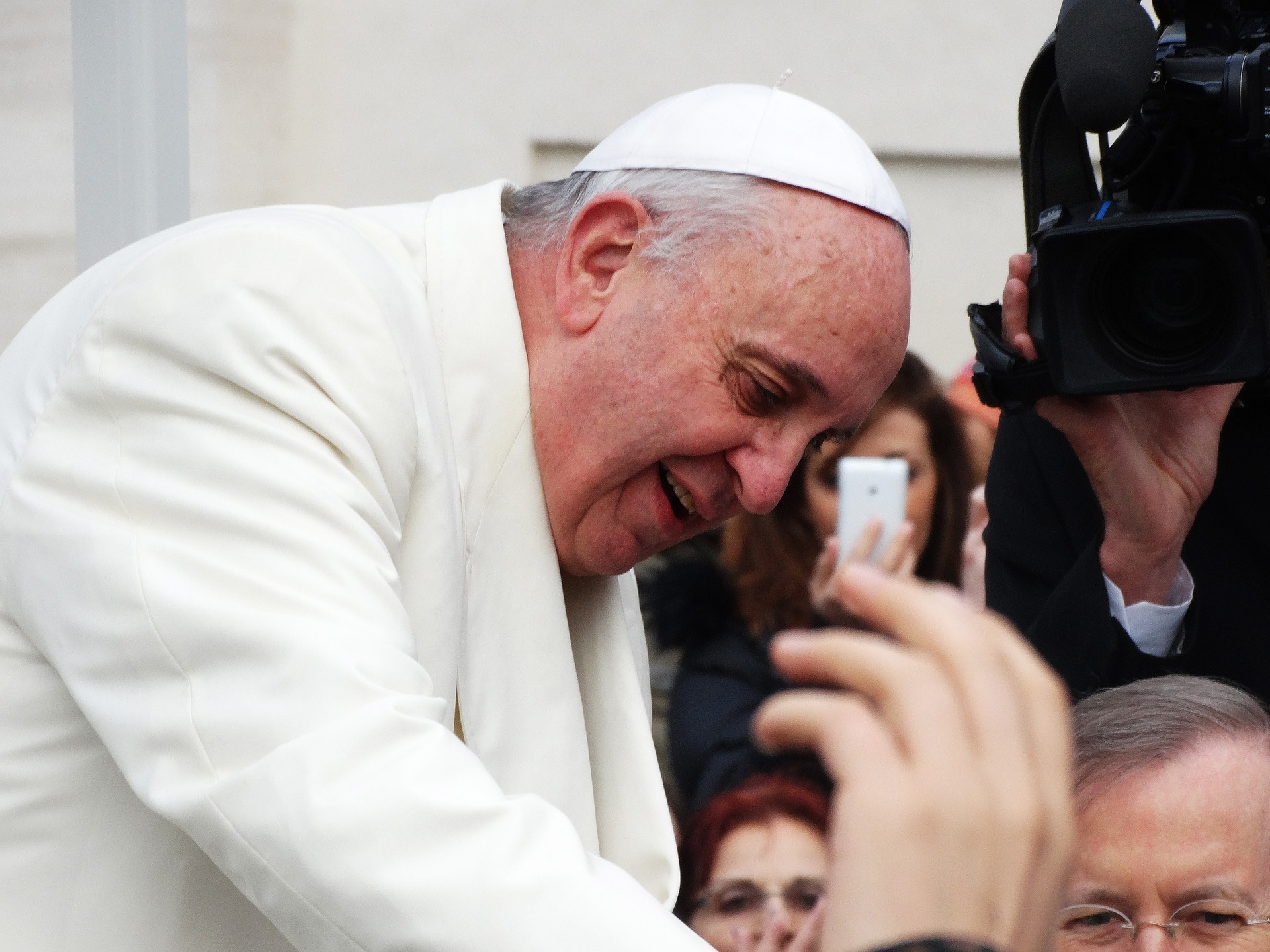 Papa Francisc a transmis un mesaj de pe patul de spital: „Trec printr-o perioadă de încercare” pope francis 707390 1920