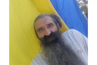 Stegarul Dac și-a tăiat brățara de supraveghere și a fost găsit de polițiști pe o clădire din Piața Universității stegar dac 1