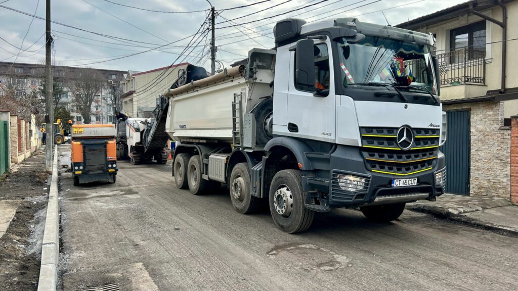 Atenție, șoferi! Se reabilitează a carosabilul pe strada Luptători din cartierul Inel II strada Luptatori 1 1