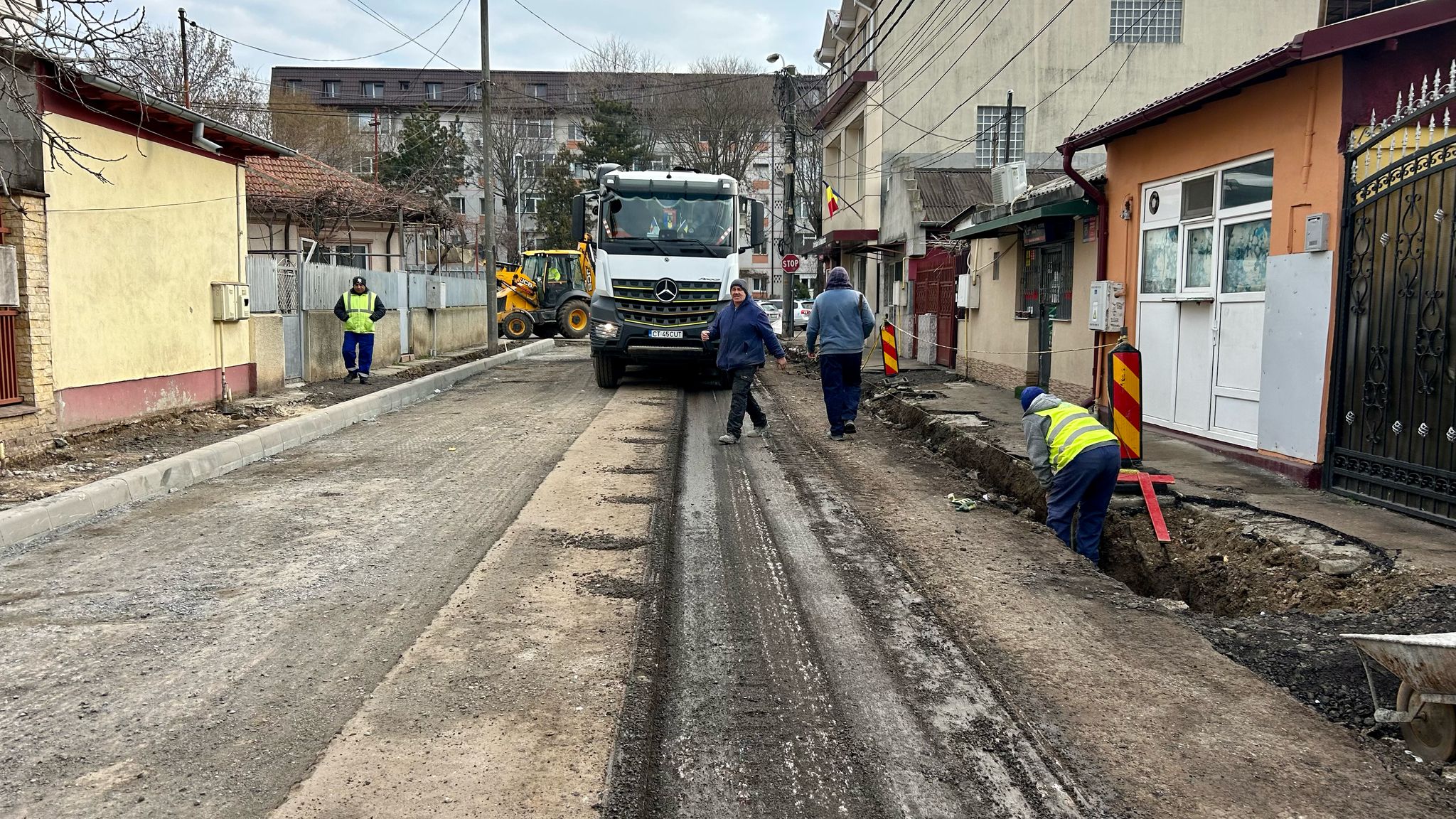 Atenție, șoferi! Se reabilitează a carosabilul pe strada Luptători din cartierul Inel II strada Luptatori 2