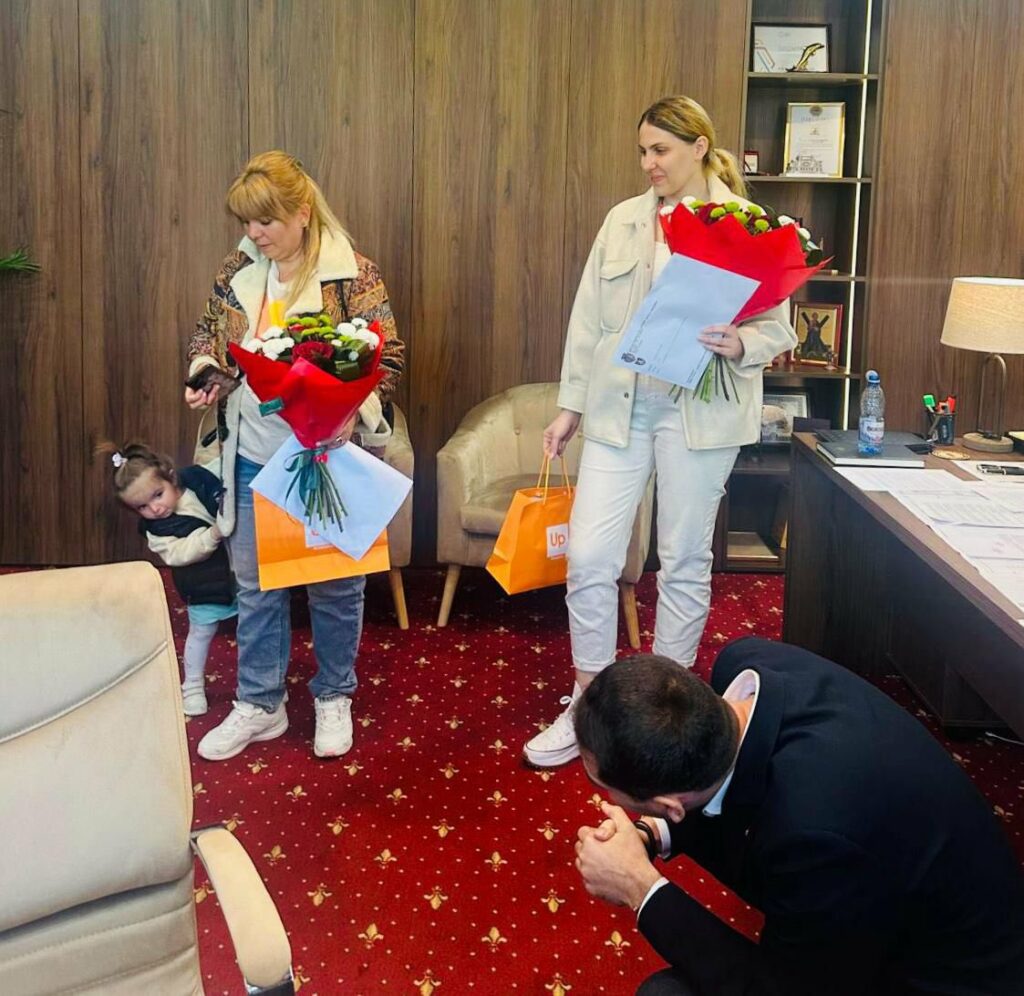 „Bebe Trusou”: 776 de familii constănțene au primit sprijinul financiar de 2.000 de lei 4 „Bebe Trusou”: 776 de familii constănțene au primit sprijinul financiar de 2.000 de lei 1 3 5 1