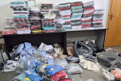 FOTO Produse contrafăcute, în valoare de aproximativ 250.000 euro, descoperite în cinci autocare care circulau pe ruta Turcia – România 1745654141444 30325 S4