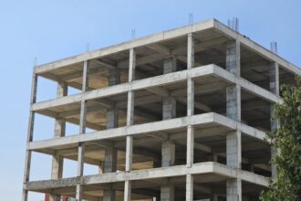 Un bloc de 14 etaje propus de un italian pe strada Unirii, blocat de primărie din cauza restricțiilor din zonă 20230821 102550 scaled 750x536 1