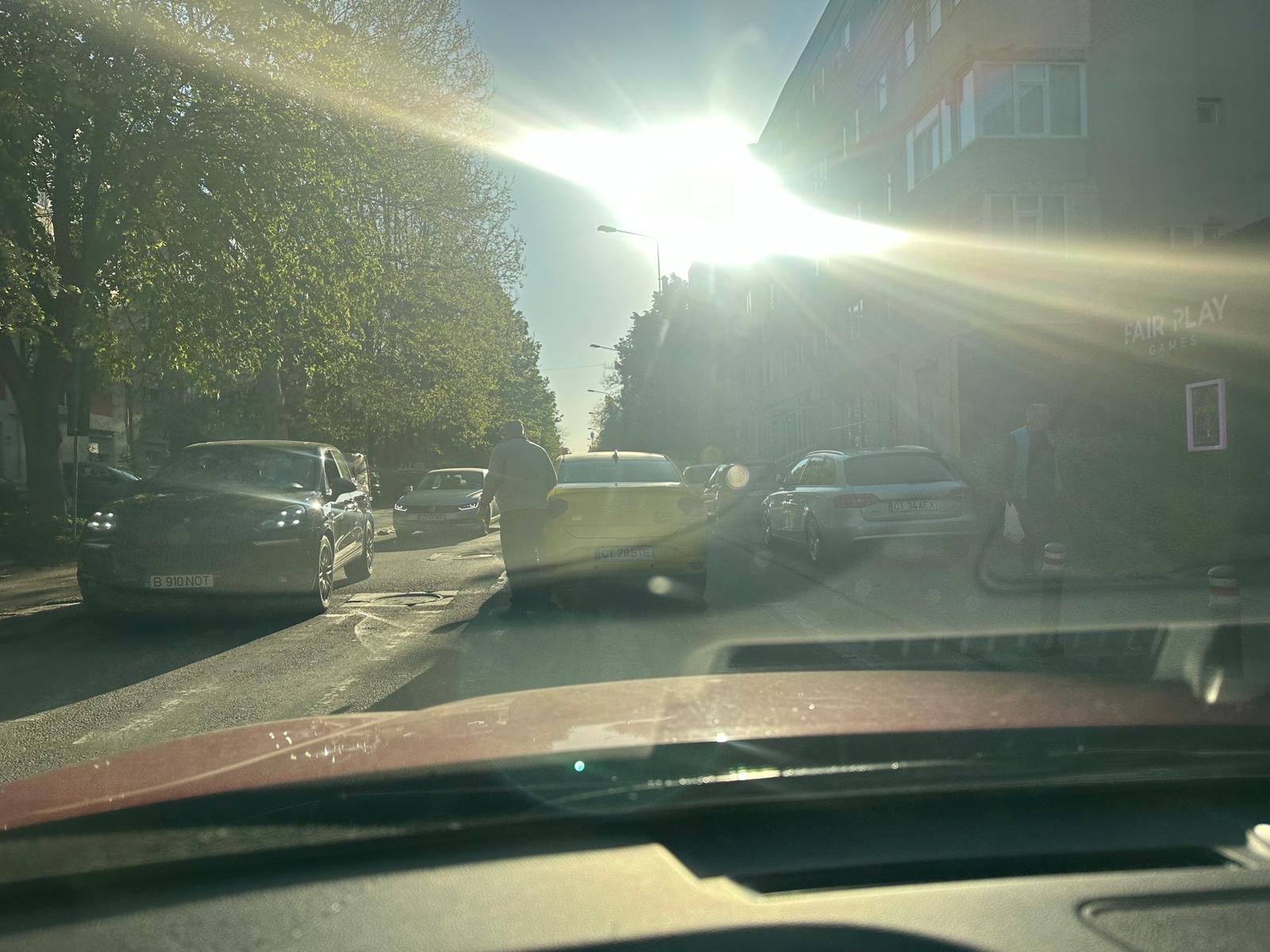 FOTO Un băiat de 13 ani, lovit de mașină pe strada Eliberării din Constanța 4101beaa 4da2 4005 854c d7011a4bdac9