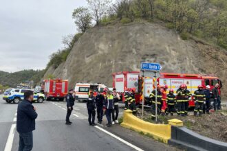 FOTO VIDEO Plan roșu de intervenție: Un microbuz a căzut în Dunăre după un accident pe DN6 Imagine WhatsApp 2025 04 14 la 16.47.16 515eab01