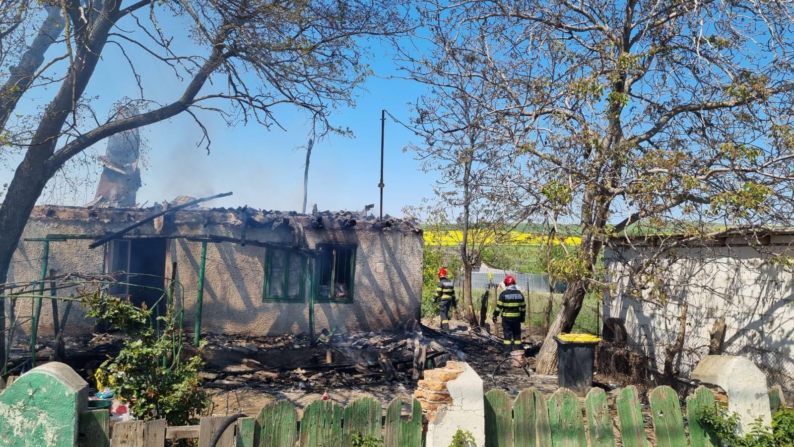 FOTO VIDEO O casă din județul Tulcea s-a făcut scrum în urma unui incendiu Imagine WhatsApp 2025 04 30 la 15.44.13 beb78664