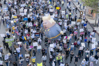 Val de proteste în SUA. Peste 1.200 de manifestații împotriva lui Trump și Elon Musk: „Oamenii încep să se trezească” OWNmMDRiZjUyYzYyY2M3MzE5Y2M0ZDBmNw.thumb