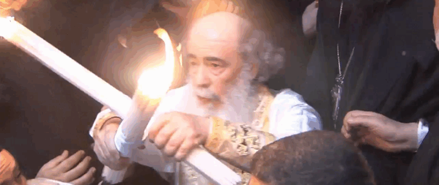 VIDEO Lumina Sfântă a fost aprinsă la Biserica Sfântului Mormânt din Ierusalim Screenshot 2025 04 19 170522
