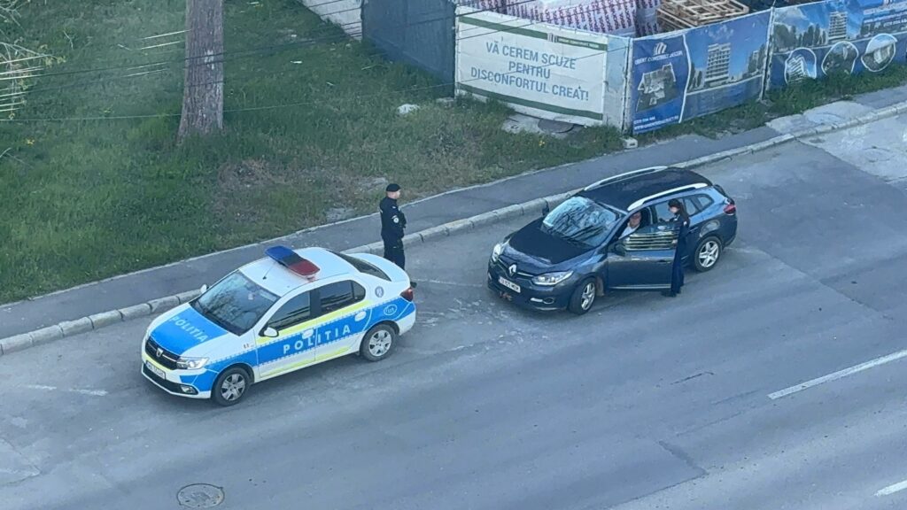 FOTO VIDEO Șoferii constănțeni, luați la control în a doua zi de Paște, în stațiunea Mamaia 3 FOTO VIDEO Șoferii constănțeni, luați la control în a doua zi de Paște, în stațiunea Mamaia WhatsApp Image 2025 04 21 at 10.42.23