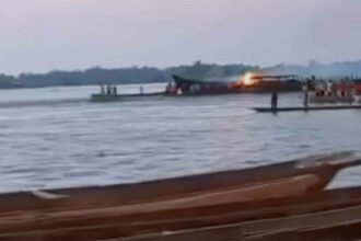VIDEO Peste 145 de persoane au murit după ce o barcă a luat foc în Congo congo incendiu