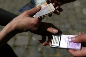 Pensionarul care alimenta cartierul Henri Coandă cu țigări de contrabandă a fost condamnat contrabanda z