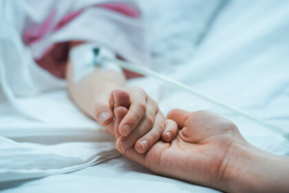 Anchetă la un spital din Craiova după moartea unui bebeluș în vârstă de 3 luni copil spital