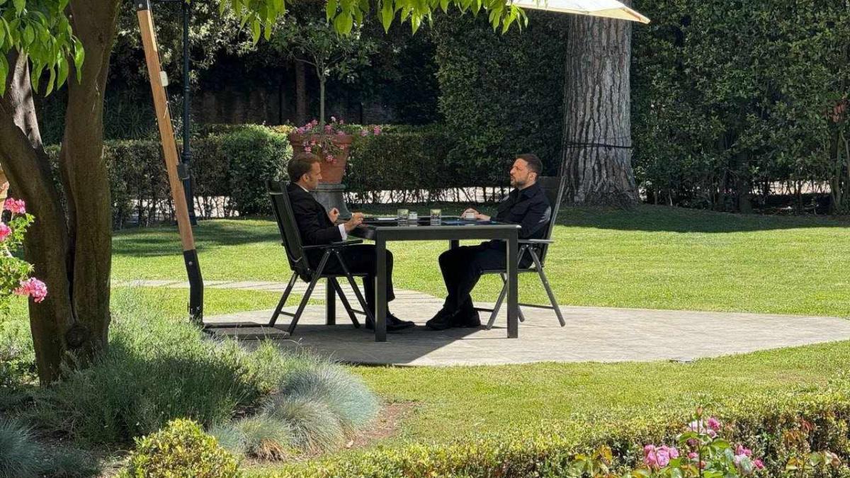 Macron şi Zelenski poartă discuţii la Roma după înmormântarea Papei Francisc macron zelenski