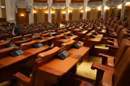 Moțiunea AUR împotriva Guvernului Bolojan se votează luni în Parlament prima sedinta parlament 1734680270