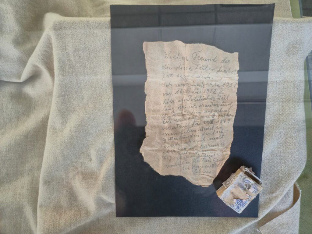 FOTO VIDEO Muzeul de Istorie Națională și Arheologie Constanța, conferință și omagiu pentru deținuții politici care au lucrat la Cazino 8 FOTO VIDEO Muzeul de Istorie Națională și Arheologie Constanța, conferință și omagiu pentru deținuții politici care au lucrat la Cazino 03a5abe2 6509 4415 9d0f d7a7dc496e25 1