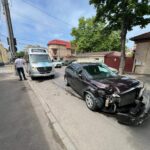 FOTO VIDEO O mașină s-a izbit de un microbuz CT Bus, pe strada Nicolae Iorga 047f1000 ce68 46fc a68c 9e4ece6d0cf9