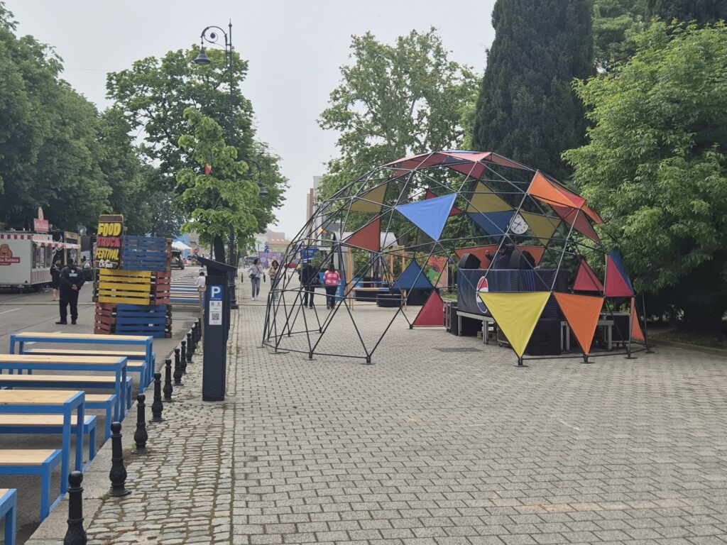 FOTO VIDEO Ambuteiaj în zona Miga/ Traficul este restricționat pentru desfășurarea Food Truck Festival 04f28acd d0b3 4f5f a52d 6735930501b2