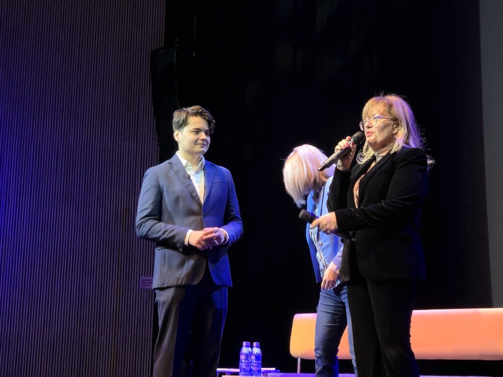 FOTO VIDEO Selly, prezent la conferința „Alternative - să fii cool”, la Constanța LIVE TEXT 06423b92 f2ba 4b8f acce 95d24ceb5345