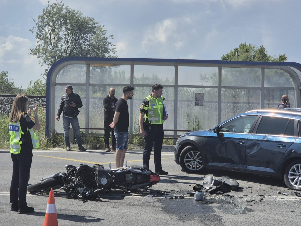 FOTO VIDEO Accident între o mașină și o motocicletă, în zona Petromidia/ O victimă este inconștientă UPDATE 11 FOTO VIDEO Accident între o mașină și o motocicletă, în zona Petromidia/ O victimă este inconștientă UPDATE 065cb169 678d 427a 803d 491d98619918