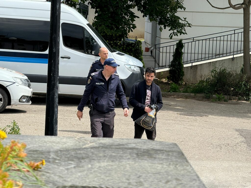 FOTO Traficant de canabis reținut la Constanța/ Canabis și obiecte folosite la dozare, găsite la percheziții 3 FOTO Traficant de canabis reținut la Constanța/ Canabis și obiecte folosite la dozare, găsite la percheziții 0c9645c3 2afb 4255 b3ba 793a57f03f64