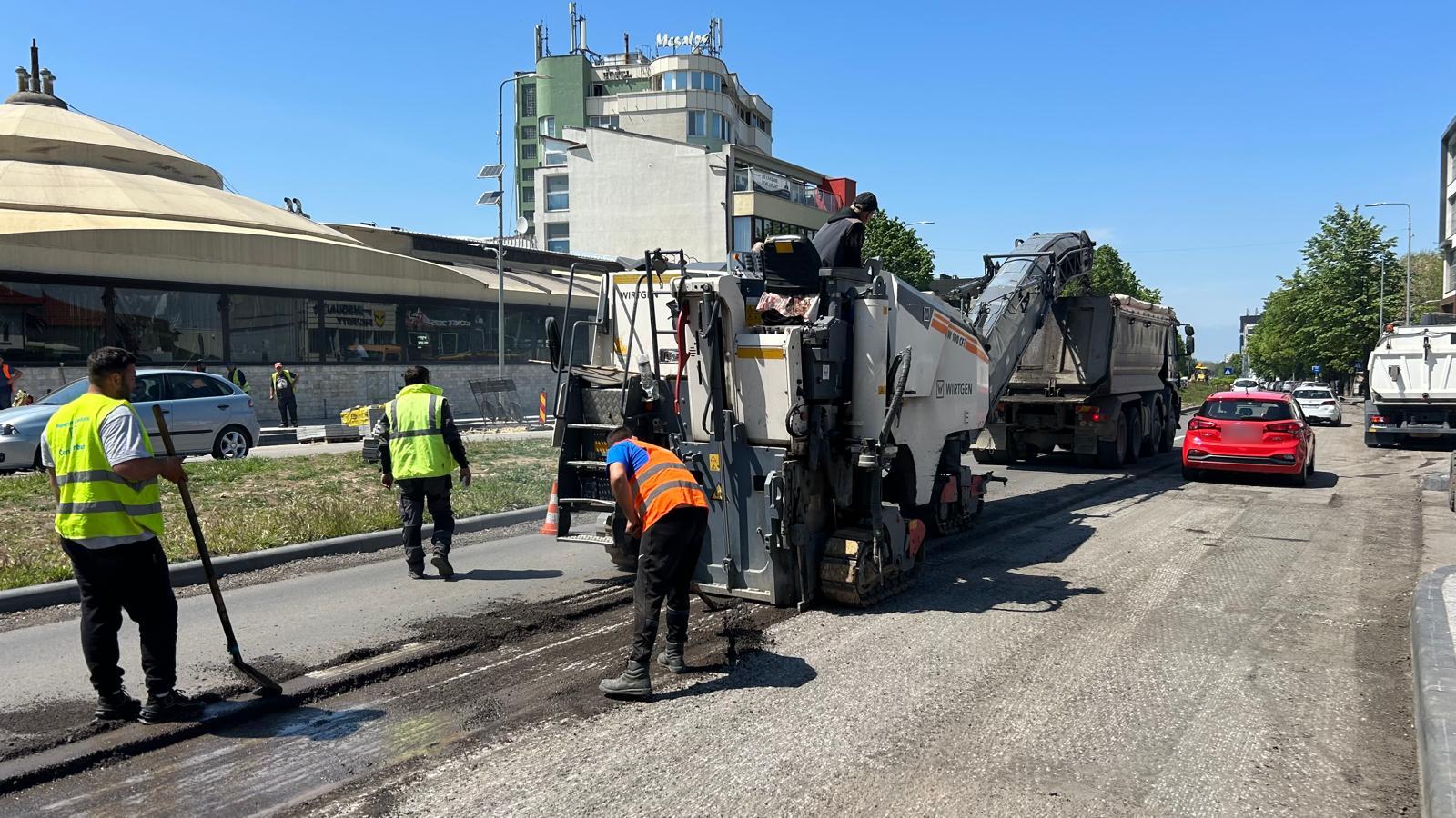 Lucrările de frezare a carosabilului pe bulevardul Mamaia continuă/ Traficul este restricționat parțial  1 1 1