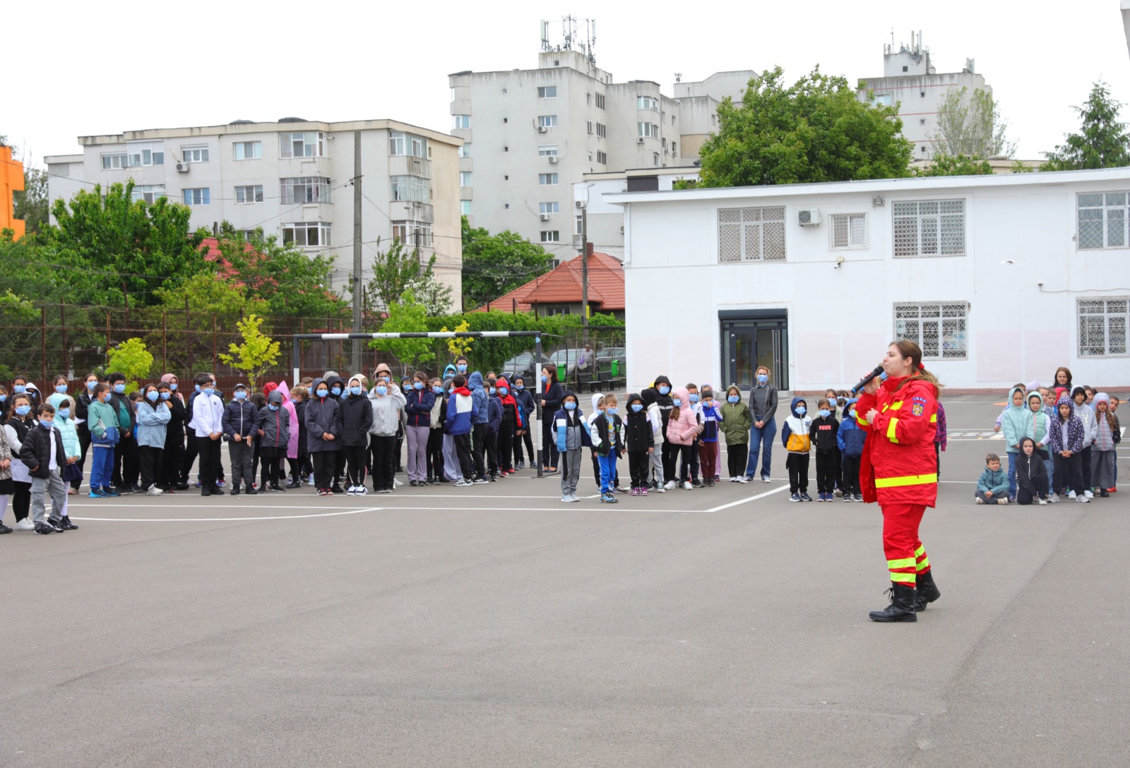 Exercițiu pentru gestionarea unui accident chimic, la Școala Gimnazială Nr. 18 „Jean Bart” 1 10 1