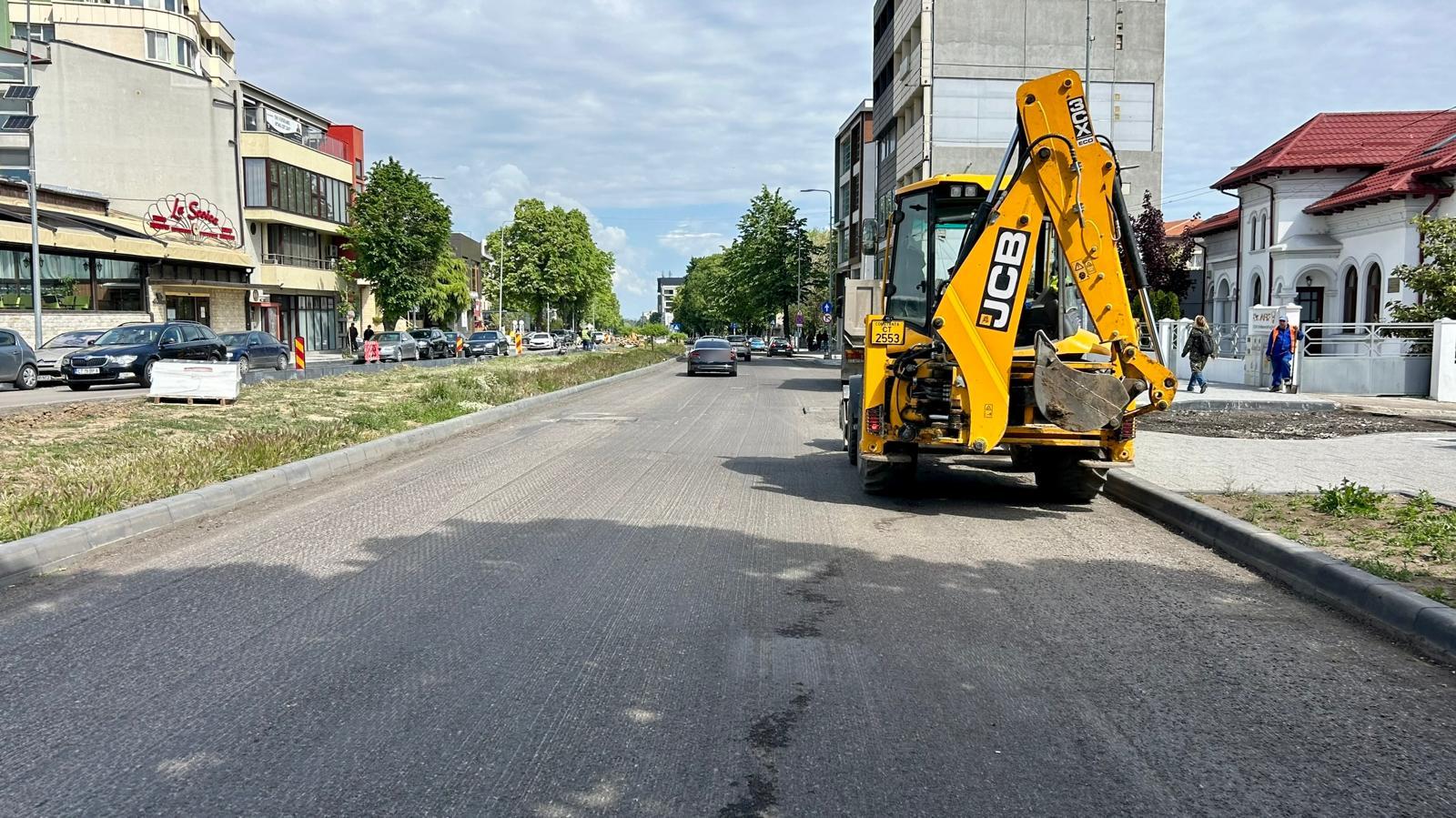 Asfaltarea carosabilului de pe bulevardul Mamaia continuă/ Se vor institui restricții de trafic rutier 1 2 3