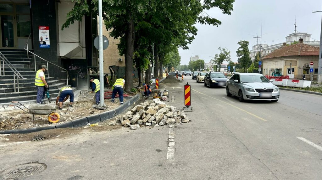 Se reiau lucrările de asfaltare pe bulevardul Mamaia. Traficul rutier va fi restricționat parțial 3 Se reiau lucrările de asfaltare pe bulevardul Mamaia. Traficul rutier va fi restricționat parțial 1 2 5