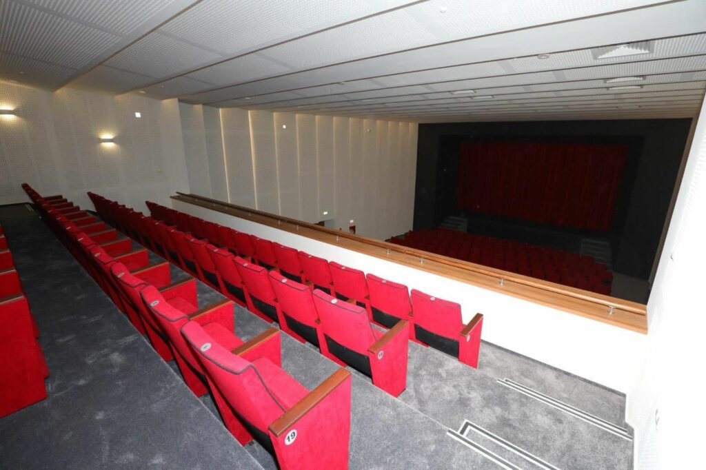 FOTO Lucrările de reabilitare a Teatrului de Stat Constanța au fost finalizate 1 3