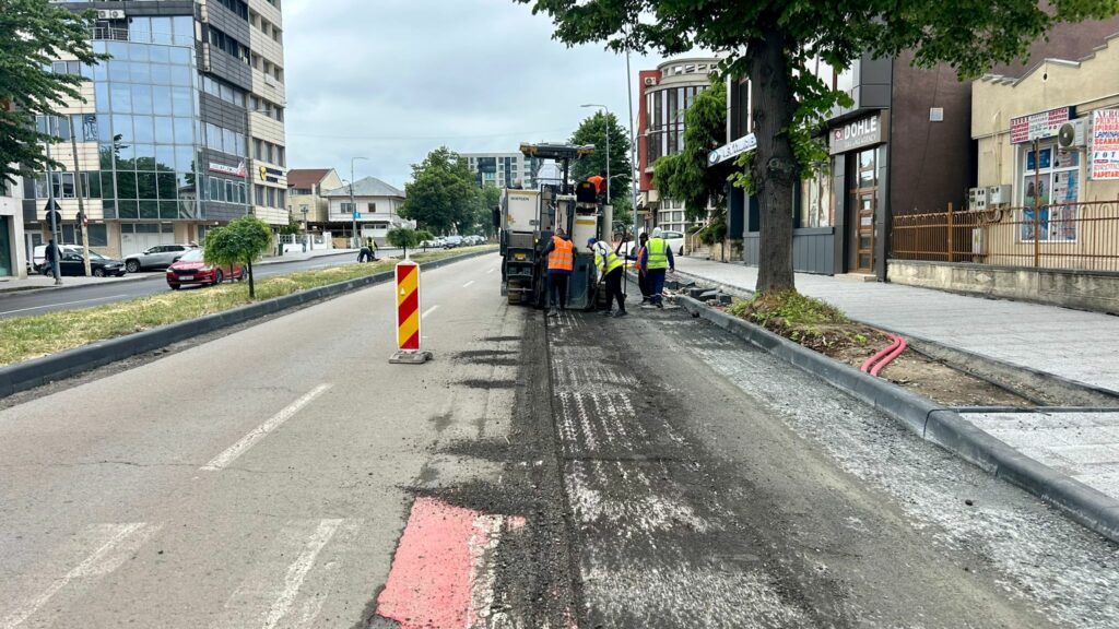 Lucrări de asfaltare pe bulevardul Mamaia, între străzile Ion Rațiu și Bucovinei/ Se vor institui restricții de trafic rutier 2 Lucrări de asfaltare pe bulevardul Mamaia, între străzile Ion Rațiu și Bucovinei/ Se vor institui restricții de trafic rutier 1 31