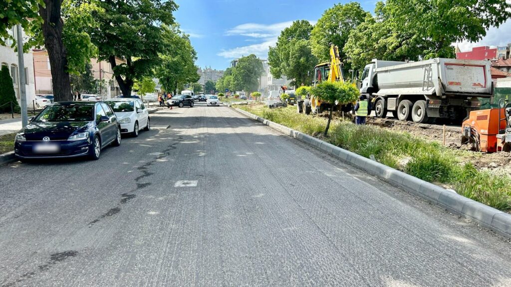 Trafic rutier restricționat TOTAL pe bulevardul Mamaia/ Se asfaltează și se reabilitează trotuarele 2 Trafic rutier restricționat TOTAL pe bulevardul Mamaia/ Se asfaltează și se reabilitează trotuarele 1 4 1