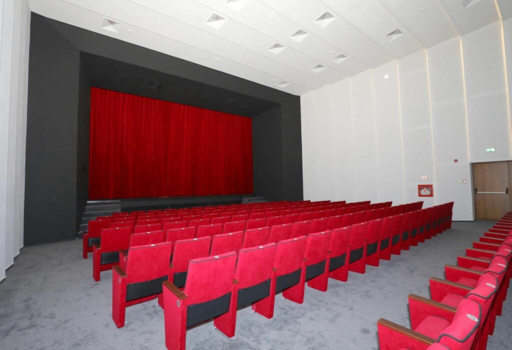 FOTO Lucrările de reabilitare a Teatrului de Stat Constanța au fost finalizate 1 4