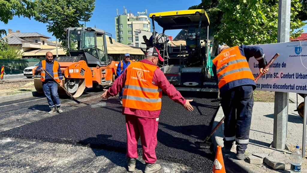 Asfaltare pe un tronson al bulevardului Mamaia/ Lucrările se desfășoară cu restricții de trafic rutier 2 Asfaltare pe un tronson al bulevardului Mamaia/ Lucrările se desfășoară cu restricții de trafic rutier 1 4 3
