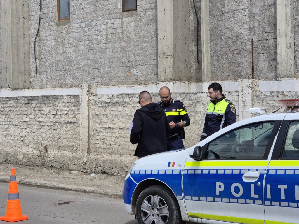 FOTO VIDEO Alertă! Un TÂNĂR a CĂZUT de pe acoperișul Bisericii Sfântul Nectarie, din zona Medeea UPDATE 11 FOTO VIDEO Alertă! Un TÂNĂR a CĂZUT de pe acoperișul Bisericii Sfântul Nectarie, din zona Medeea UPDATE 11ff46a2 2f43 4b8a 80a5 795bc0b4b7cd