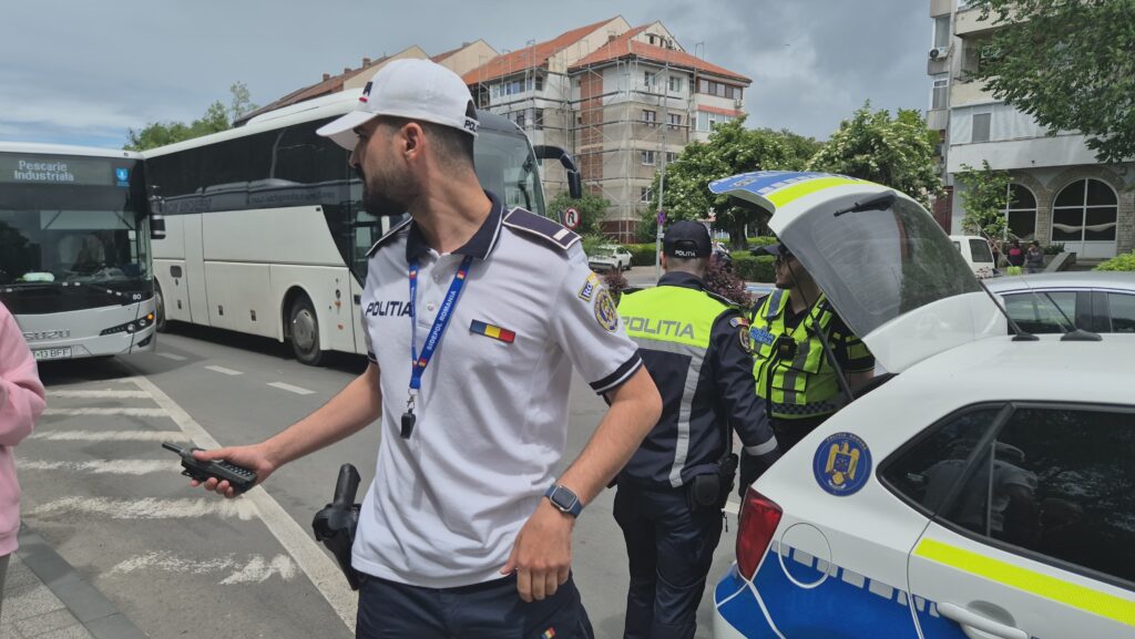 FOTO VIDEO Accident între o mașină și un autobuz, în zona Delfinariului/ Mai mulți călători au nevoie de îngrijiri medicale UPDATE 6 FOTO VIDEO Accident între o mașină și un autobuz, în zona Delfinariului/ Mai mulți călători au nevoie de îngrijiri medicale UPDATE 141d3c34 1289 402a 9408 ffc77074f7f0