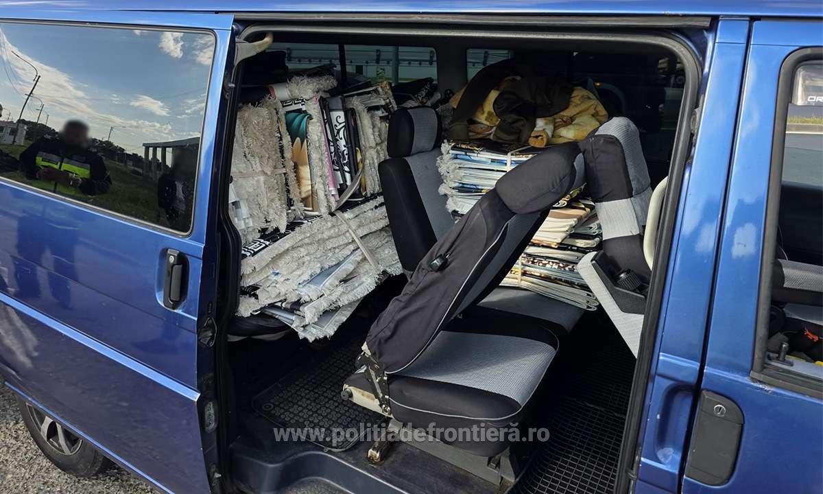 FOTO VIDEO Produse contrafăcute de aproximativ 100.000 de euro și zeci de mii de țigarete, depistate de polițiștii de frontieră 1746258642352 513 S4