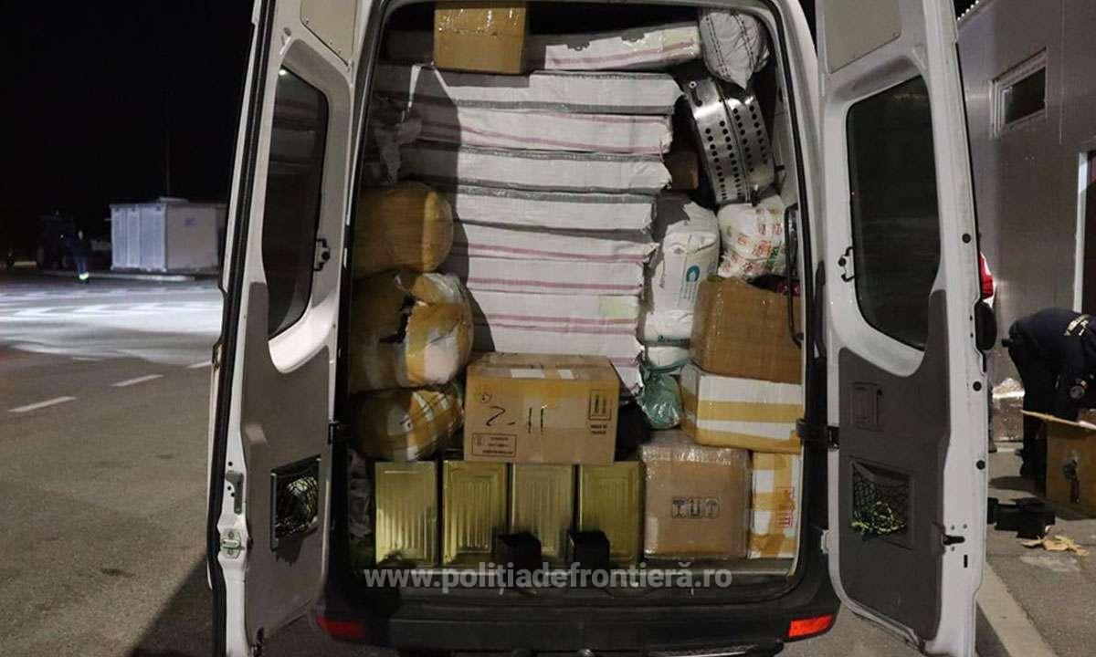 FOTO Peste 2000 de produse contrafăcute, în valoare de peste jumătate de milion de lei, oprite de la comercializare de polițiștii de frontieră 1746861869309 30347 S4