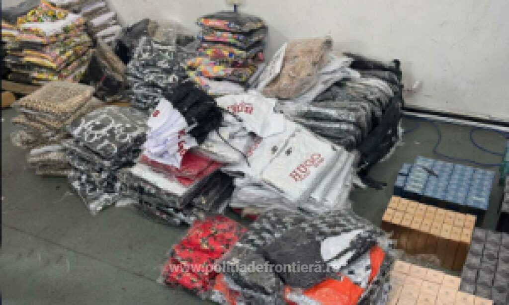FOTO Peste 2000 de produse contrafăcute, în valoare de peste jumătate de milion de lei, oprite de la comercializare de polițiștii de frontieră 8 FOTO Peste 2000 de produse contrafăcute, în valoare de peste jumătate de milion de lei, oprite de la comercializare de polițiștii de frontieră 1746861872375 30336 S4