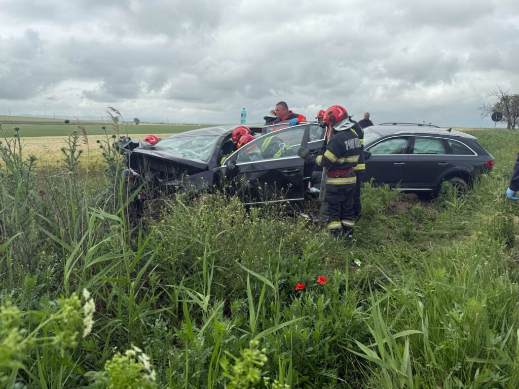 FOTO VIDEO Accident grav în județul Tulcea/ Două persoane rănite, una încarcerată 4 FOTO VIDEO Accident grav în județul Tulcea/ Două persoane rănite, una încarcerată 1e9bca89 ec6e 4d68 9583 1765b7d575c5