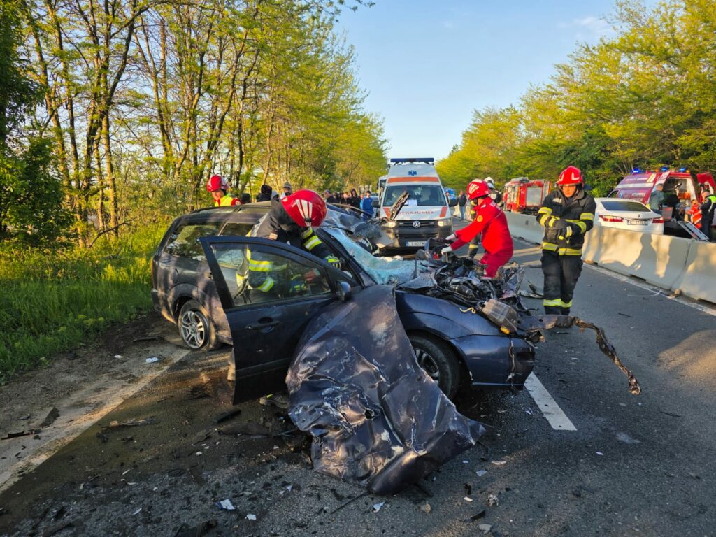 FOTO Un bărbat a murit într-un accident grav, între Costinești și Tuzla 3 FOTO Un bărbat a murit într-un accident grav, între Costinești și Tuzla 1f4bc0a3 d224 4cb3 871b acc150f09226