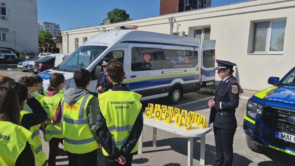 FOTO VIDEO Polițiștii rutieri, acțiune alături de patrula școlară a Școlii nr.24, în cadrul Săptămânii Naționale a Siguranței Rutiere 1fa20a36 ecce 4492 9ae6 8f842509964e