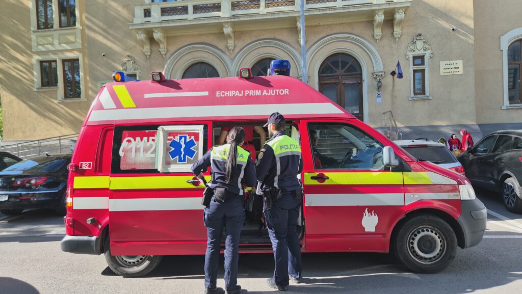 FOTO VIDEO O avocată a avut nevoie de îngrijiri medicale după ce i s-a făcut rău în sala de judecată 4 FOTO VIDEO O avocată a avut nevoie de îngrijiri medicale după ce i s-a făcut rău în sala de judecată 267216d3 575e 471d 8d58 5e9584efc15f
